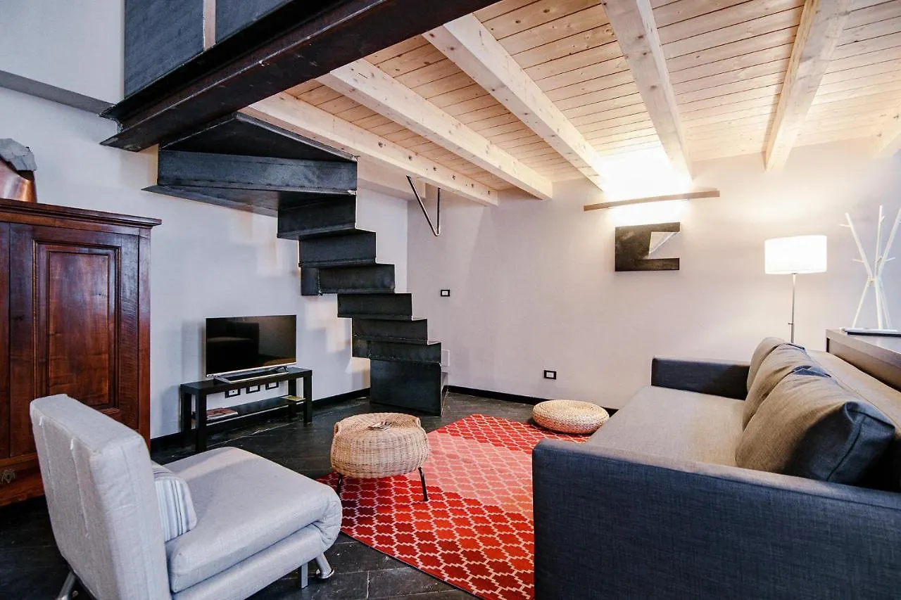 דירות קומו Palazzo Del Pero - The House Of Travelers איטליה