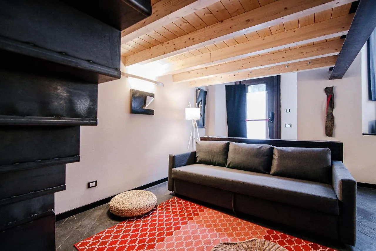 דירות קומו Palazzo Del Pero - The House Of Travelers