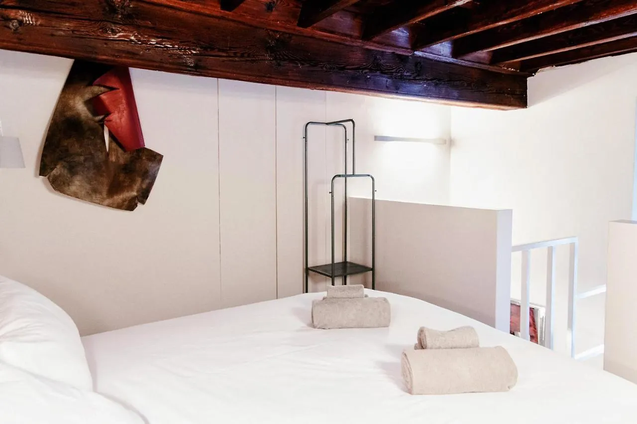 דירות קומו Palazzo Del Pero - The House Of Travelers איטליה