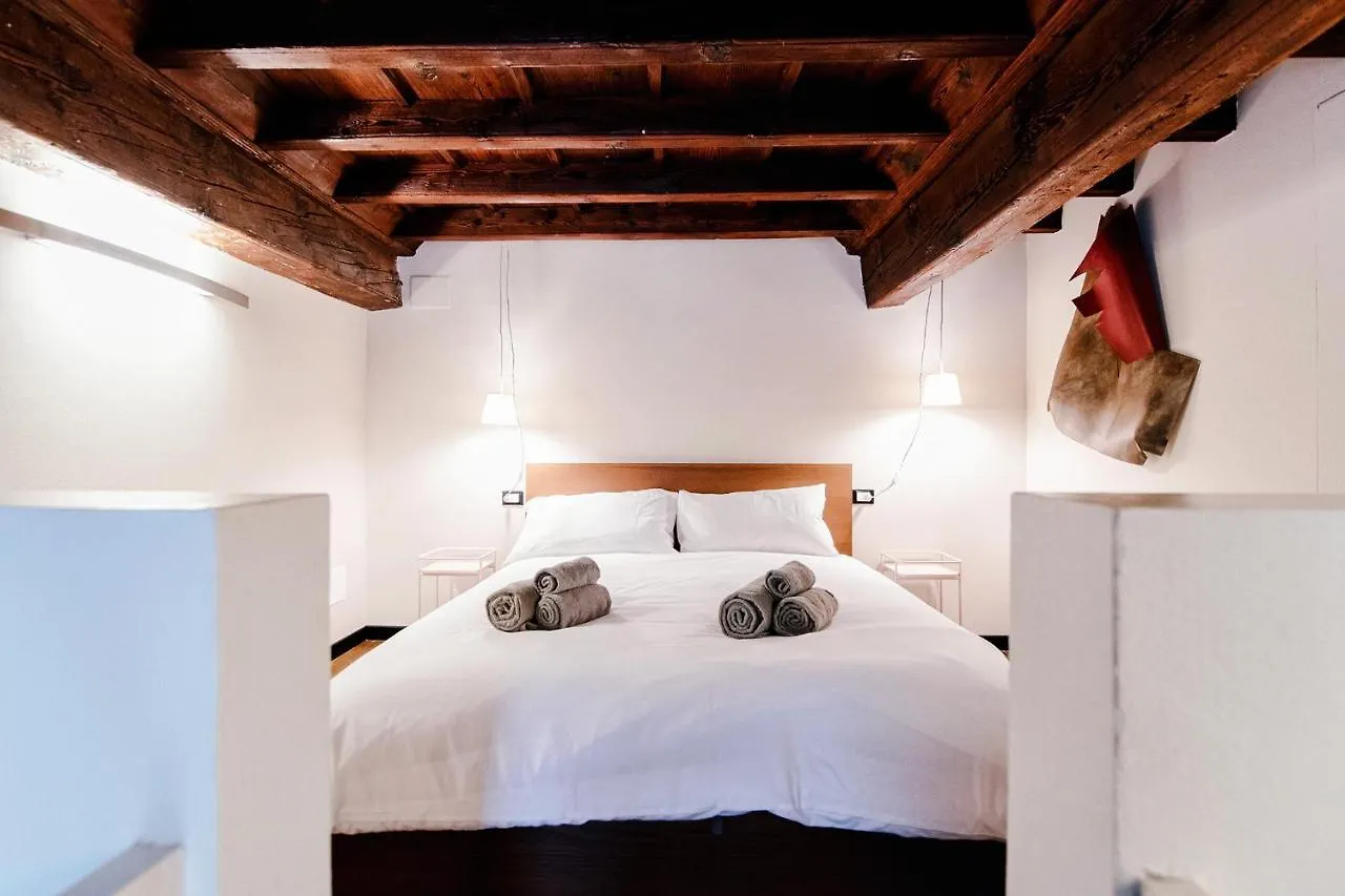 Palazzo Del Pero - The House Of Travelers Daire Como 0*,  İtalya
