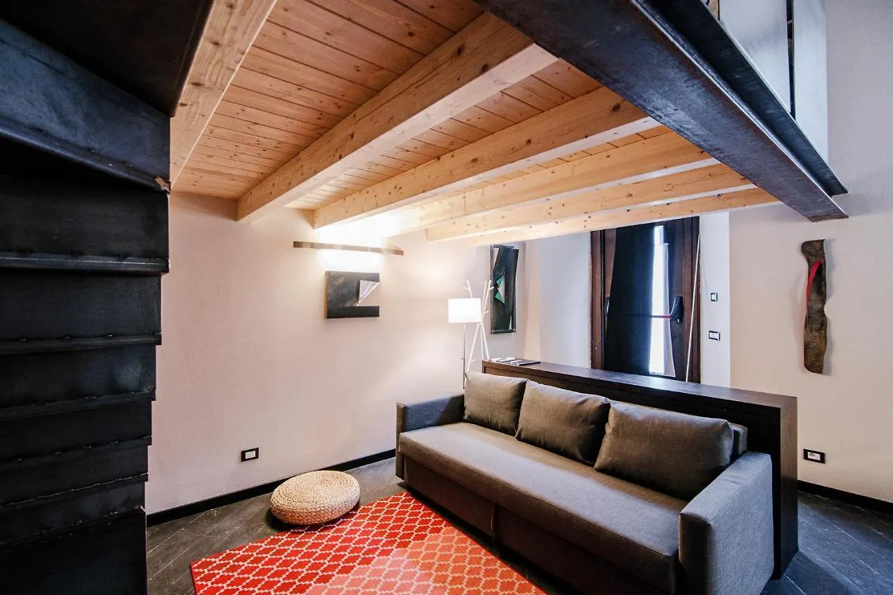 Palazzo Del Pero - The House Of Travelers Daire Como İtalya