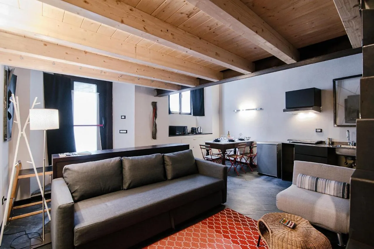 Palazzo Del Pero - The House Of Travelers Daire Como