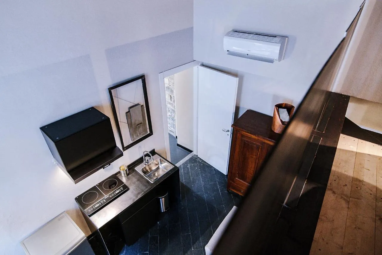Palazzo Del Pero - The House Of Travelers Daire Como 0*,