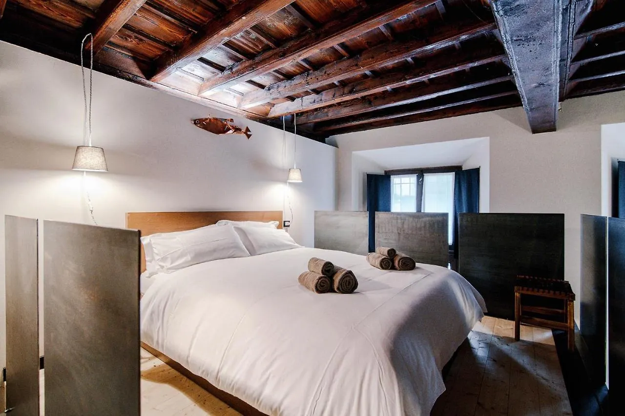 Palazzo Del Pero - The House Of Travelers Daire Como 0*,