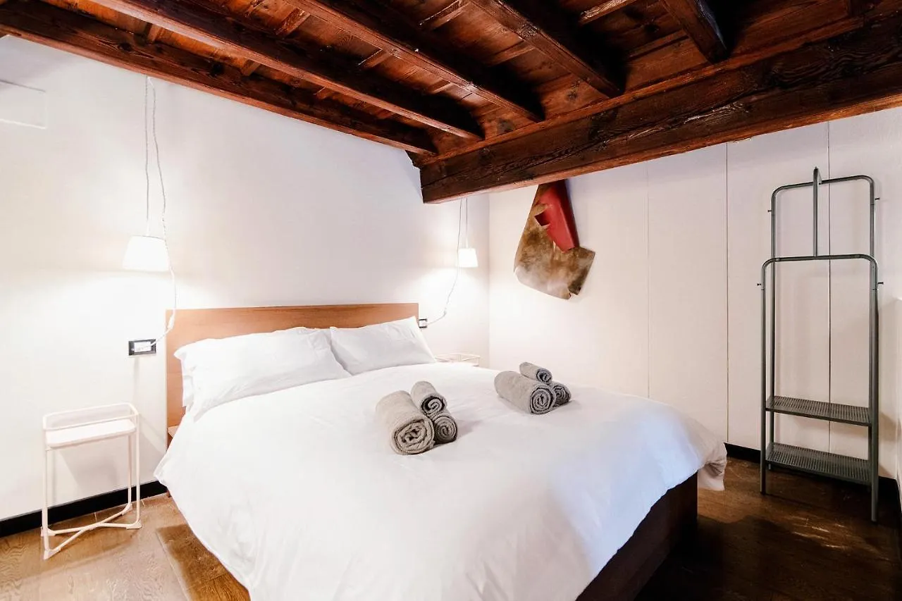 Palazzo Del Pero - The House Of Travelers Daire Como İtalya