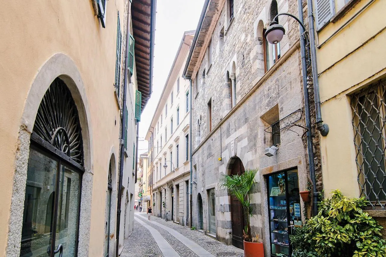 Palazzo Del Pero - The House Of Travelers Daire Como