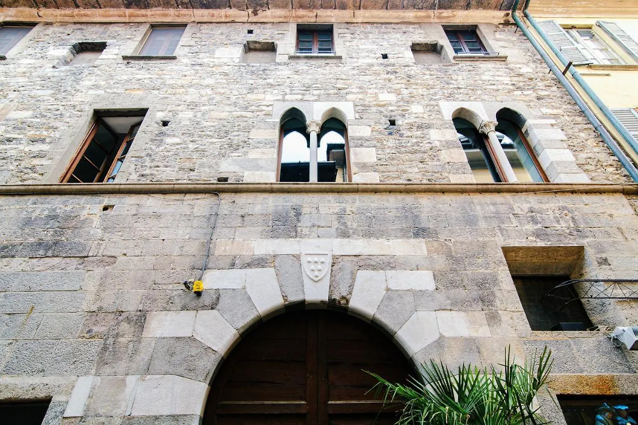 Palazzo Del Pero - The House Of Travelers Daire Como 0*,
