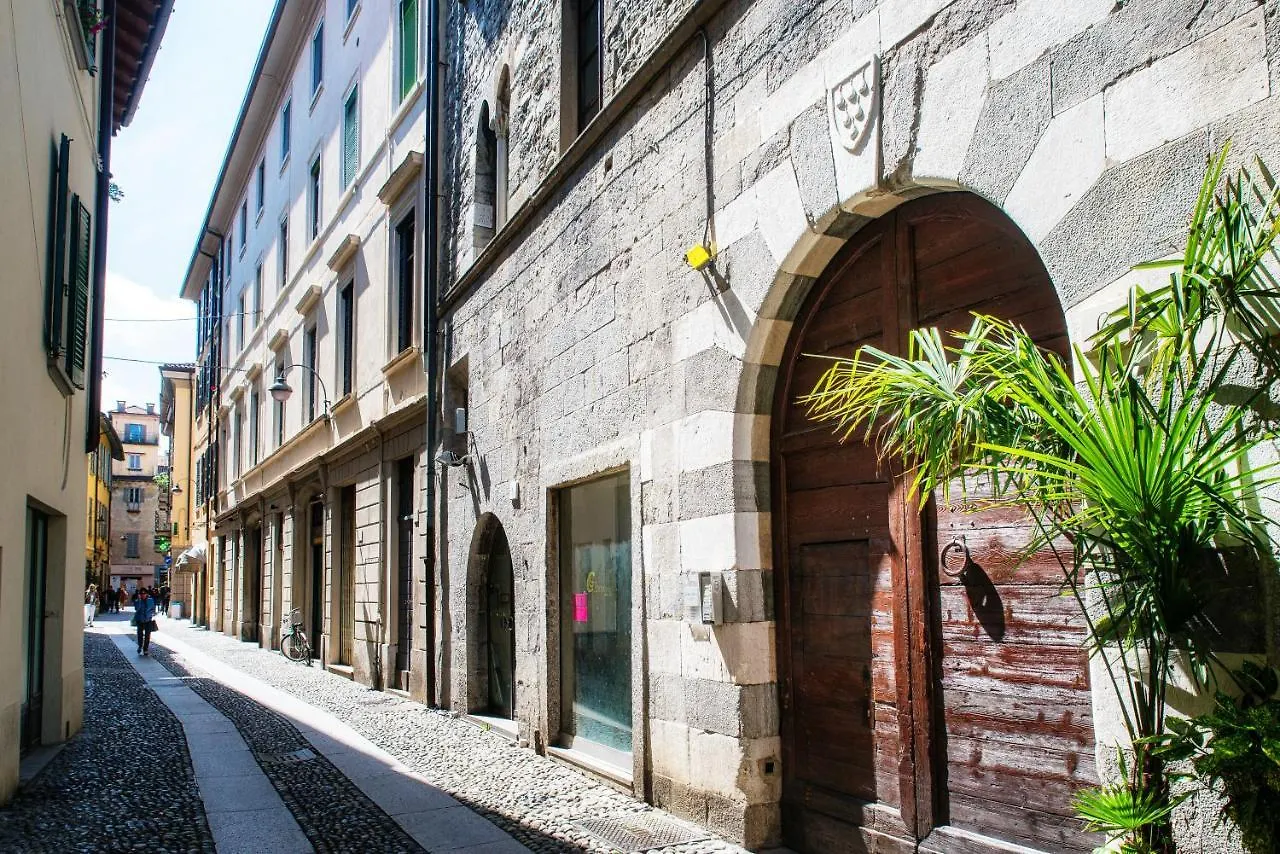 Palazzo Del Pero - The House Of Travelers Daire Como